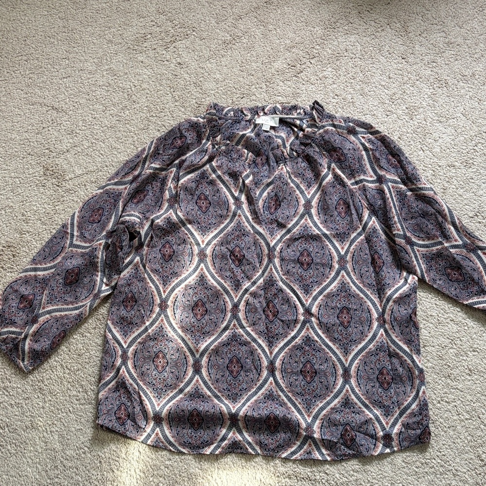 LOFT Geometric Print split neck Blouse in Black and Gray